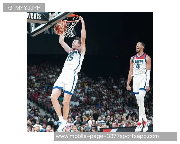 爱德华兹赛后庆祝达成一万分里程碑并获得比赛用球的荣耀时刻